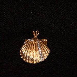 14K and Diamond Scallop Shell Pendant/Charm